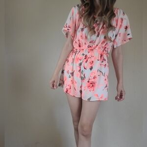 Lac bleu cute feminine casual pink floral romper size large